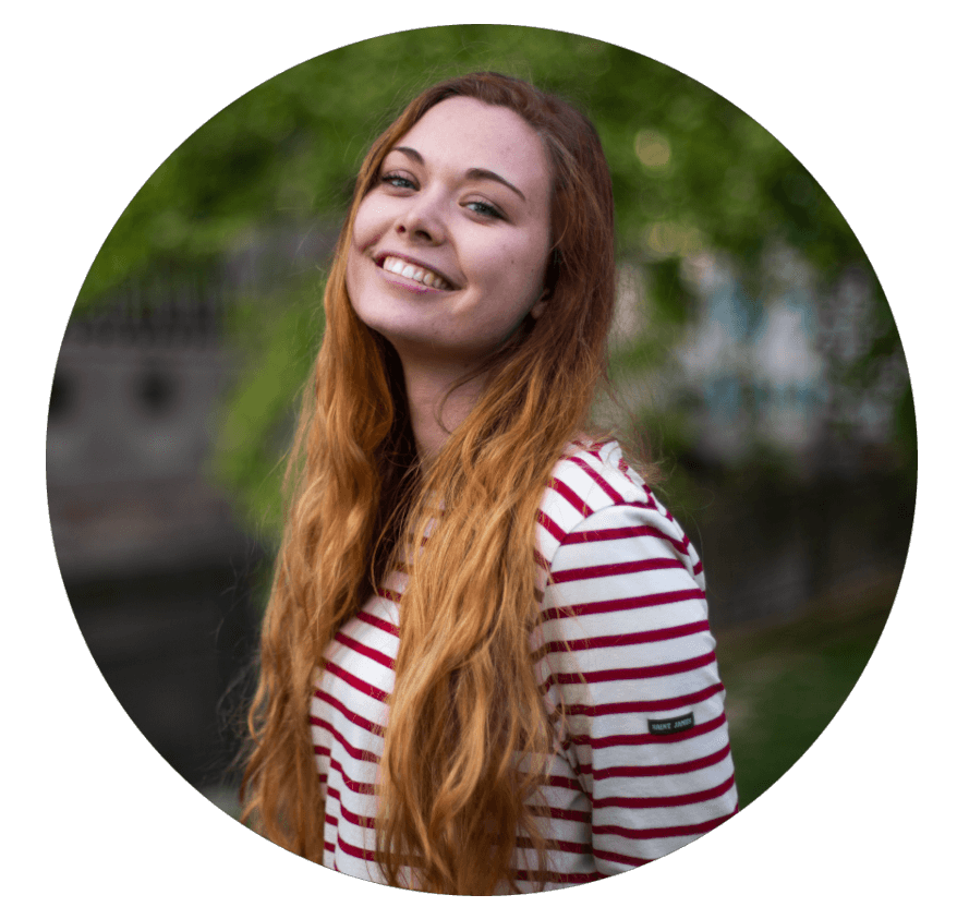 portrait Sarah final https://my-french-rendezvous.com/wp-content/uploads/2025/10/portrait-Sarah-final.png